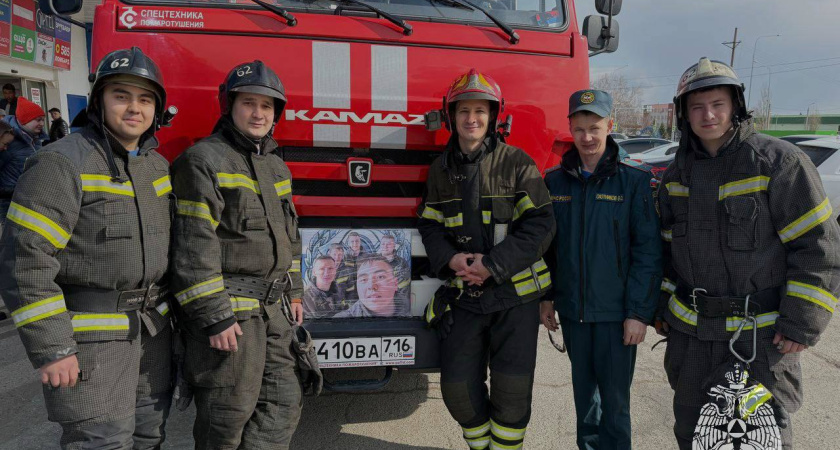 В Нижнекамске спасенные при пожаре дети подарили пожарным портрет