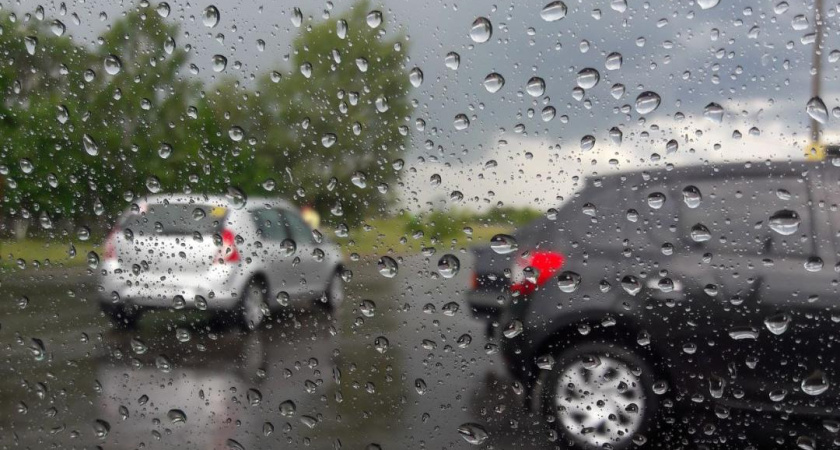 Жителей Татарстана предупредили о грозе и сильном ветре