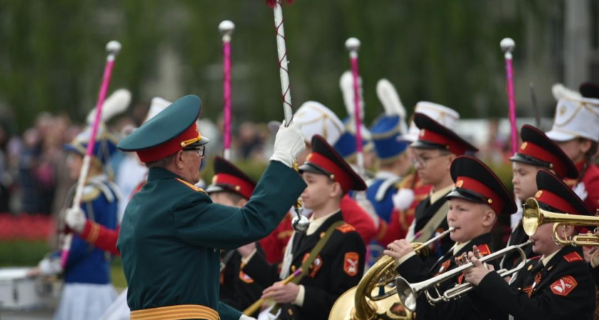 В Челнах прошел парад Победы (фото)