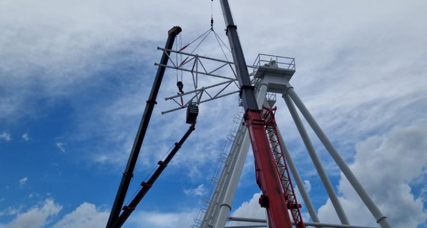 В парке Победы Челнов начали собирать колесо обозрения