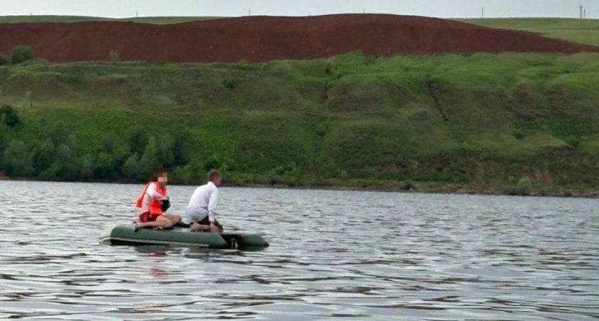 Под Нижнекамском два брата в шторм перевернулись на резиновой лодке