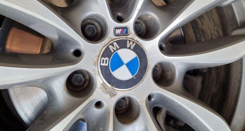 В Челнах владелица BMW Х7 отсудила у Исполкома полмиллиона за сугроб на дороге