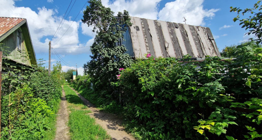 В Татарстане на дачный дом упал учебный дрон