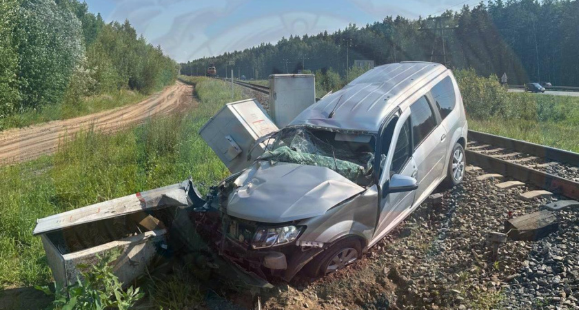 Под Елабугой автомобиль столкнулся с поездом – водитель погиб