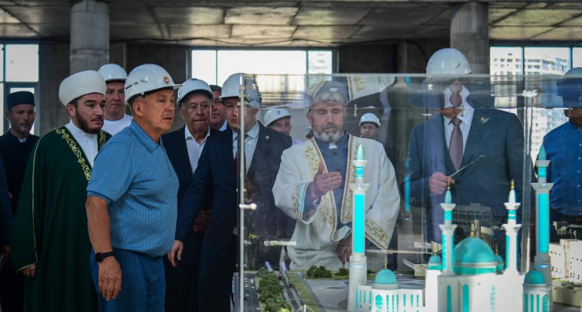От «Джамига» до «Нашего двора»: Рустам Минниханов посетил Челны