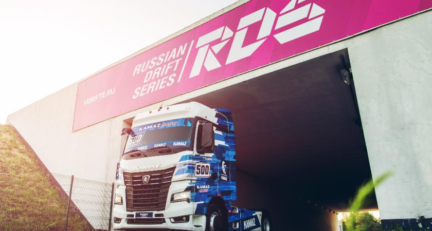 «КАМАЗ-мастер» представил свой первый дрифт-грузовик