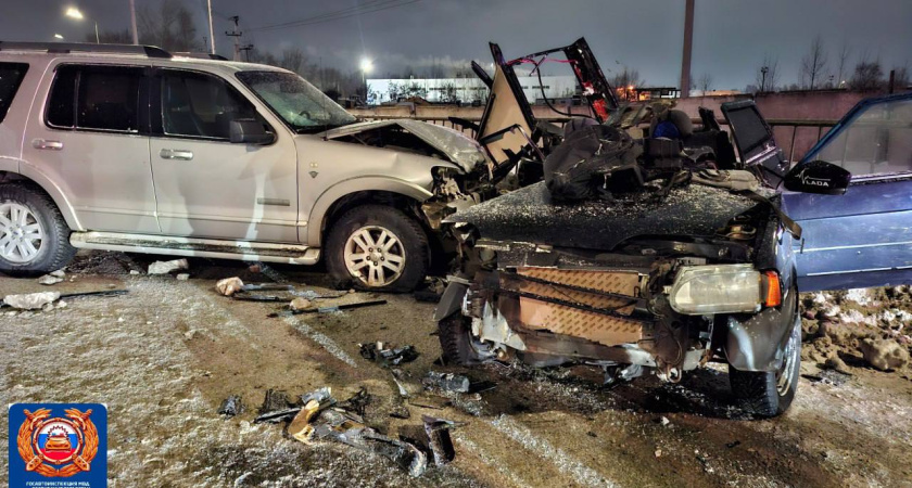 В Челнах ВАЗ вынесло на встречку после удара об отбойник: один погибший