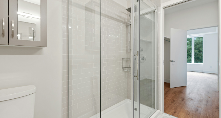 Почему в США и Канаде почти не принимают ванну и не ставят душевые кабины: у них есть третий способ, и он действительно удобнее