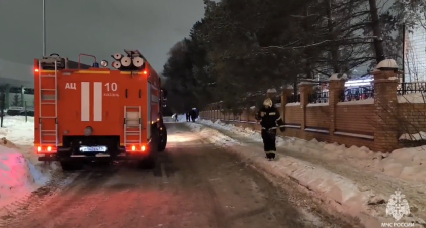В Казани из-за пожара у больницы  эвакуировали 136 человек