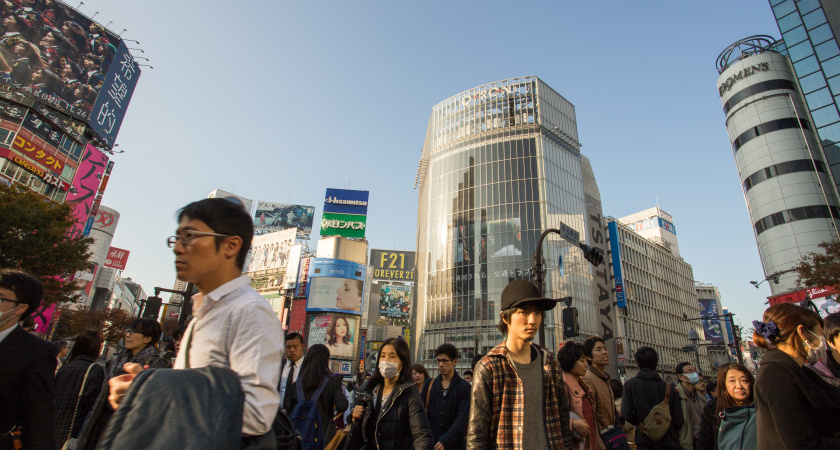 Зачем японцы садятся на унитаз лицом вперед - сильно удивитесь, когда узнаете