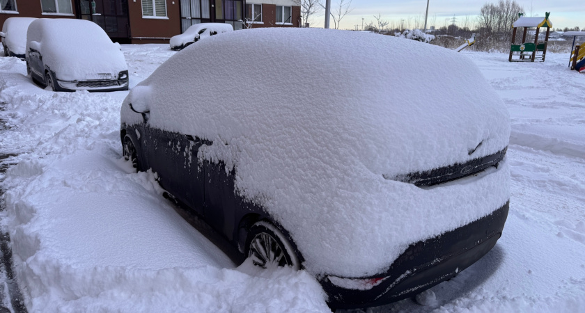 19-летний челнинец обчистил две заснеженные машины