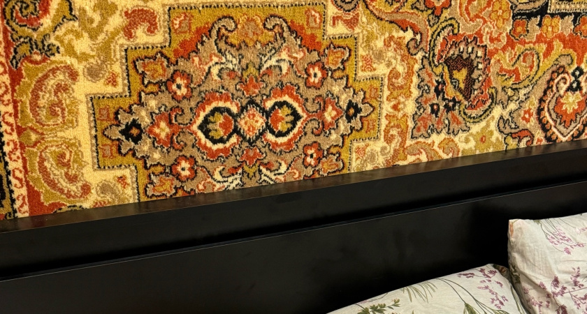 Ковры на стене снова в моде: три веские причины, почему дизайнеры советуют вернуть их в квартиры
