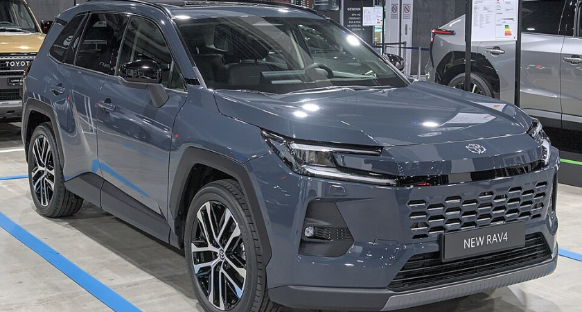 Проехал на RAV4 после Manjaro — и мне стало грустно: машина надежная, но скучная — реальный отзыв