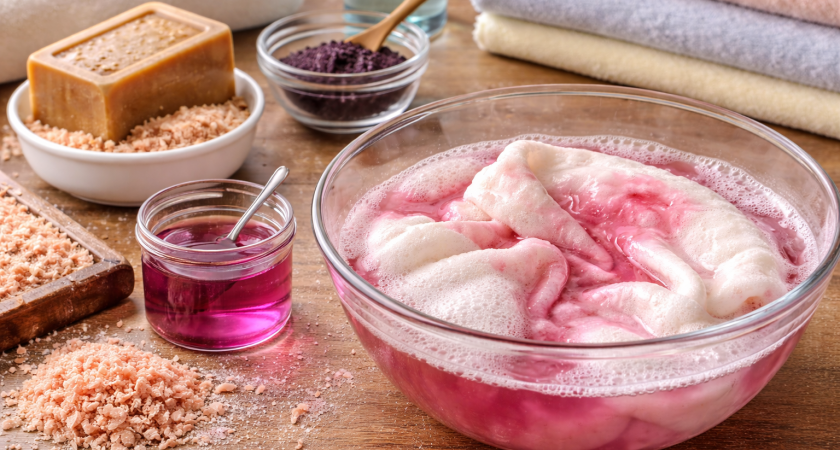 Смешиваем мыло с марганцовкой — и все проблемы решены: старый приём, который до сих пор работает