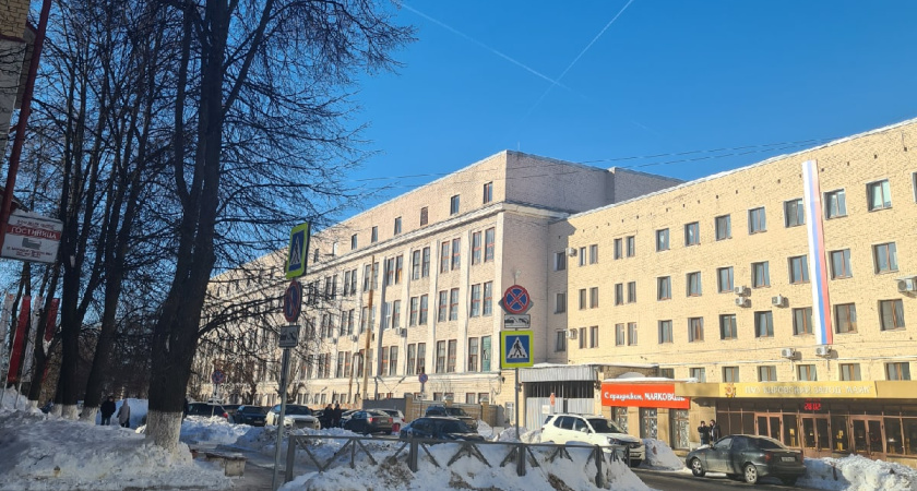 В Челнах ввели наблюдение на крановом заводе из-за долгов перед налоговой и рабочими