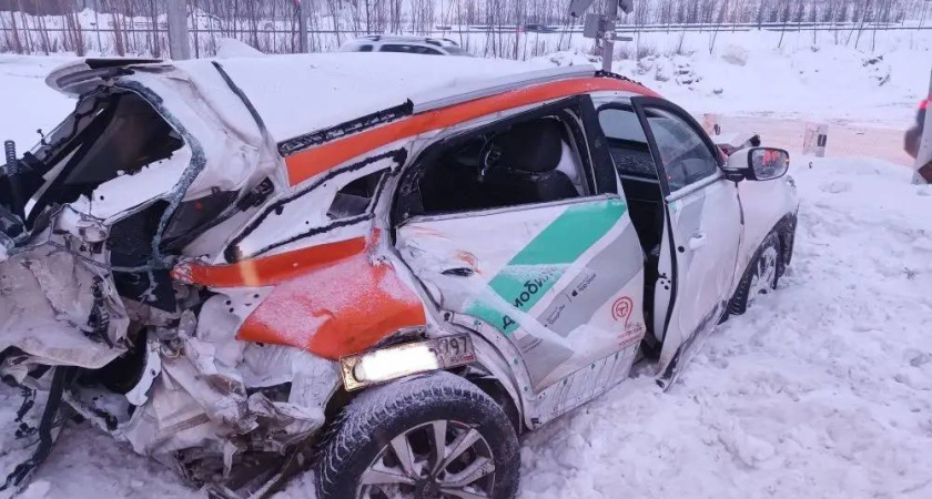 Прокуратура выясняет причины жёсткого ДТП с каршерингом и электричкой в Казани