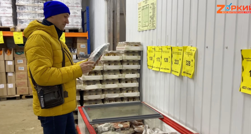 Купил форель в "Светофоре" с черной чешуёй, а она внутри совсем не белая. Разрезал, приготовил - вот, что с ней не так