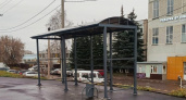 На улице Магистральной в Челнах устанавливают новые остановочные павильоны