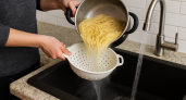 Можно ли выливать кипяток в раковину: запомните раз и навсегда - спасет от больших трат