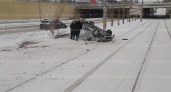 Пьяный водитель перевернулся на Hyundai в Челнах и парализовал движение трамваев