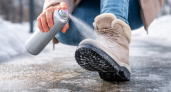 Пшикаю на подошву в декабре и гуляю по льду, как по наждачке - обувь вообще не скользит