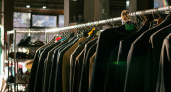 "7 лет работаю в секонд-хенде": откуда на самом деле берётся дешёвая одежда и что нельзя покупать ни при каких условиях