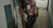 УК через суд добилась, чтобы жильцы убрались в захламленном коридоре в подъезде