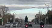 В Татарстане водитель устроил настоящее мотошоу прямо на дороге