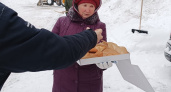 ТОС пекут пироги, жильцы убирают снег