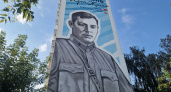 Портреты на стенах: обзор муралов с героями Татарстана в Челнах
