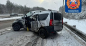 На трассе М7 в Татарстане LADA столкнулась с фурой – один человек погиб
