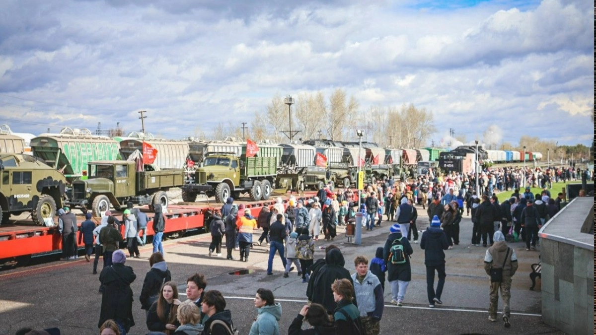 Более трех тысяч челнинцев встретили «Паровоз Победы»