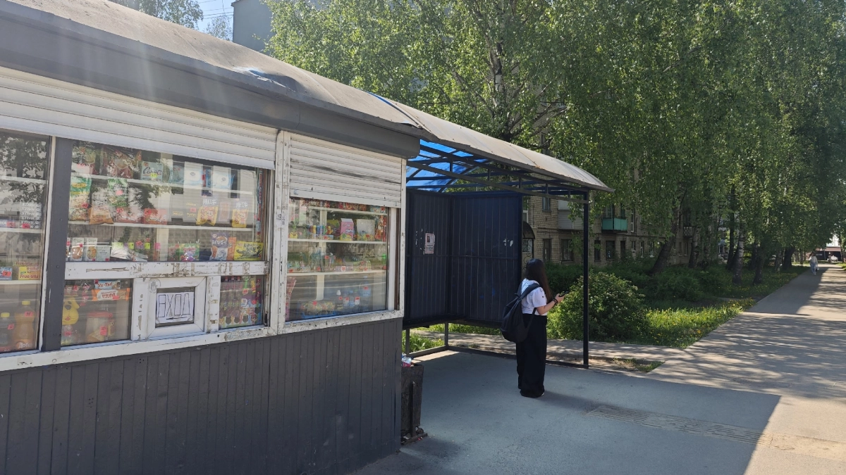 В Челнах директоров двух магазинов оштрафовали за продажу сигарет у школ