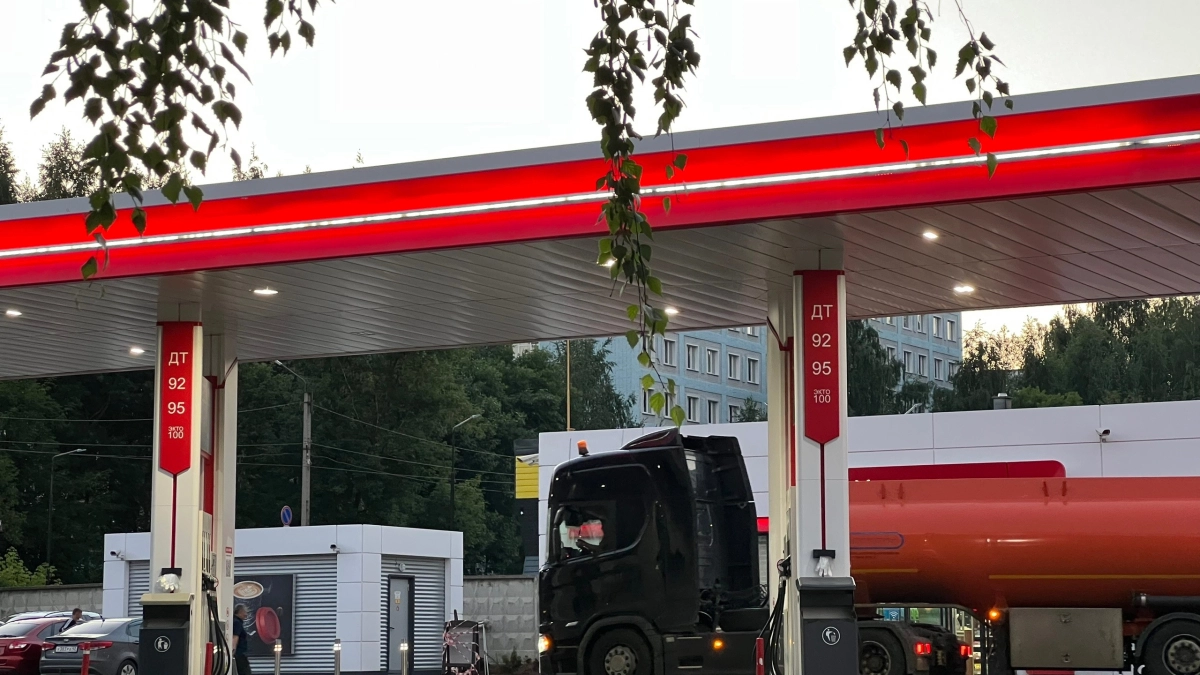 В Татарстане выросли цены на все виды топлива: какая марка бензина стала лидером?