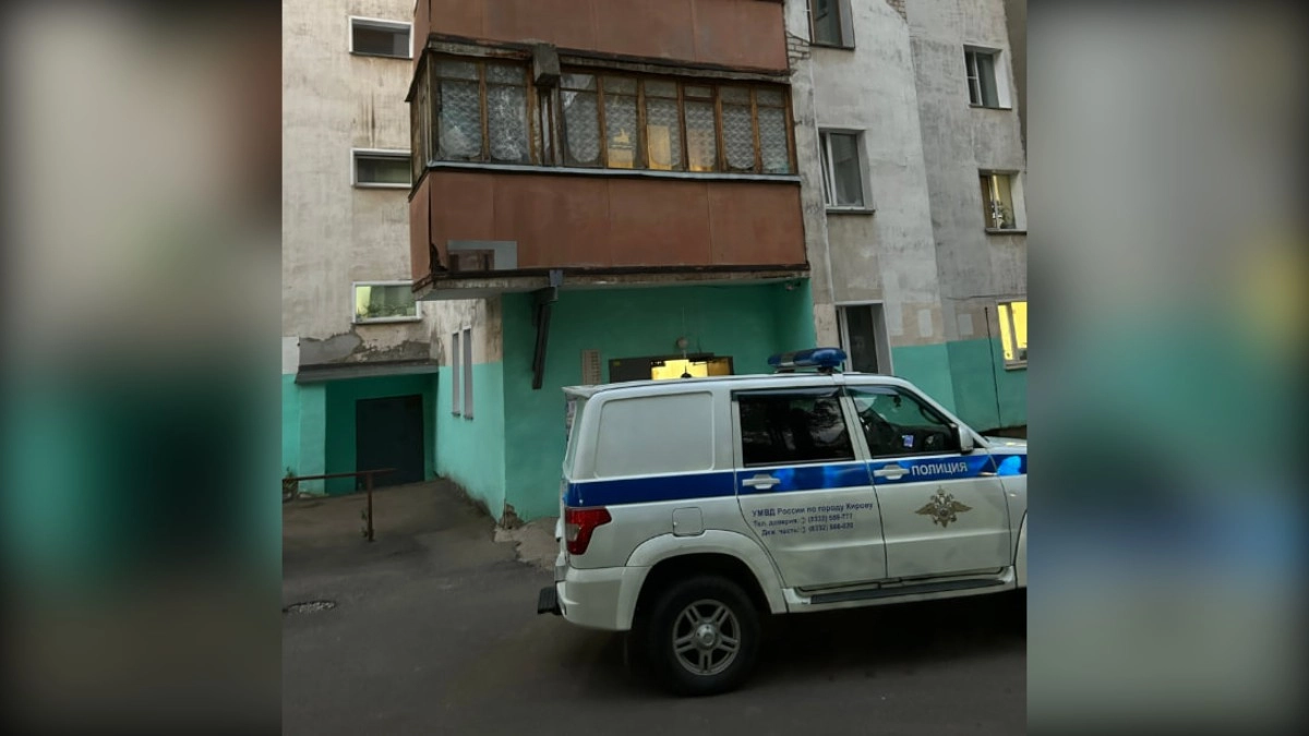 В Челнах малыша заметили на кондиционере за окном на 12-м этаже